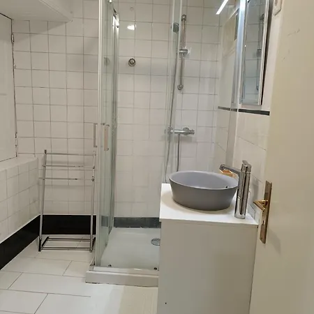 1 Apartment *